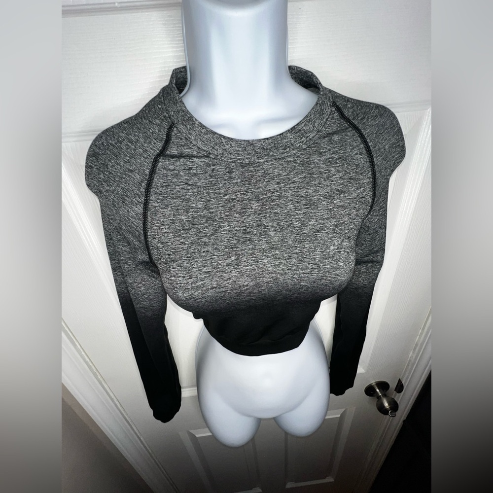 Gymshark Women’s Small Seamless Cropped Long Sleeve Shirt Top Black Ombré S - Picture 9 of 15